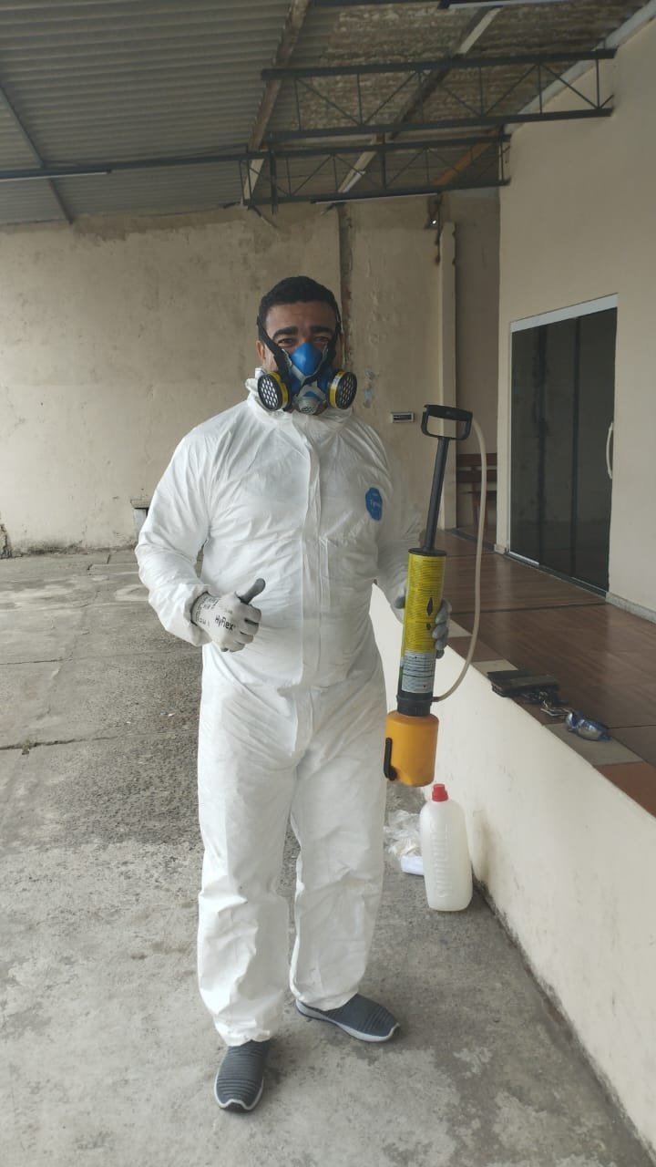Técnico da CFAD equipado para atendimento em área externa